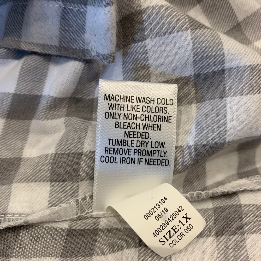 Croft and Barrow Women’s Button Down Shirt - Picture 6 of 7